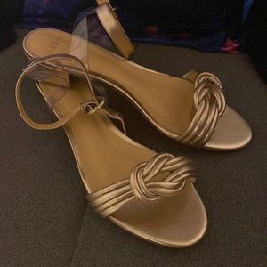 NWIT ALEXANDRE BIRMAN GOLD SANDAL 39 1/2.